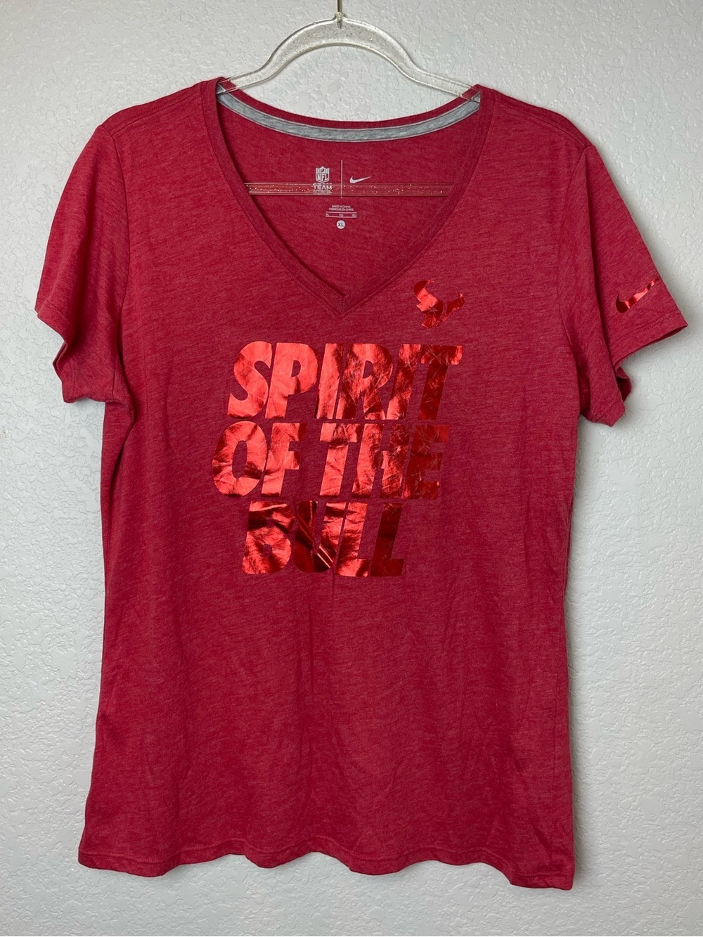 NFL Women's Red V-Neck Tee with Shiny Red Foil Logo Size XL
